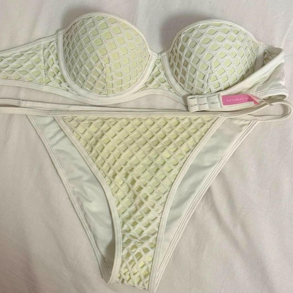 Victoria's Secret Bikini - Picture 8 of 8